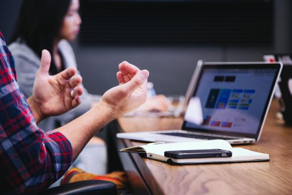 2 people in a meeting using a laptop